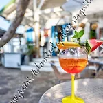公寓 Hyeres, Magnifique Parc De La Presqu'ile Avec Piscine Et Face A Porquerolles ! 耶尔