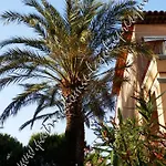 公寓 Hyeres, Magnifique Parc De La Presqu'ile Avec Piscine Et Face A Porquerolles ! 耶尔