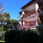 公寓 Hyeres, Magnifique Parc De La Presqu'ile Avec Piscine Et Face A Porquerolles ! 耶尔