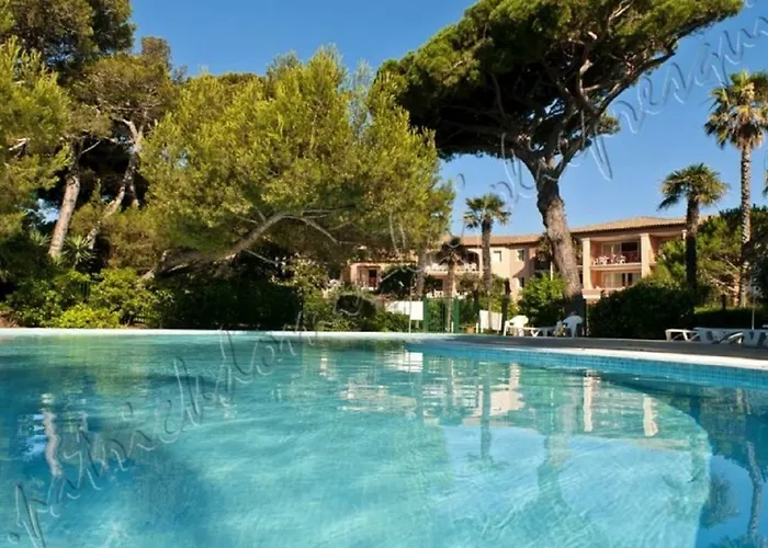 Hyeres, Magnifique Parc De La Presqu'ile Avec Piscine Et Face A Porquerolles !