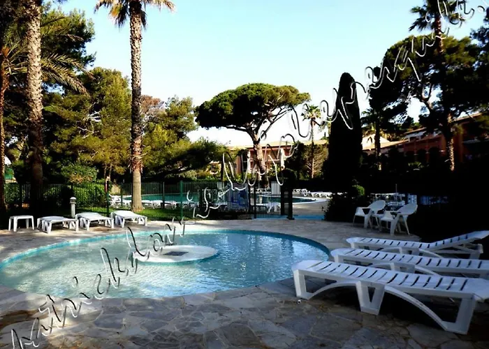 Hyeres, Magnifique Parc De La Presqu'ile Avec Piscine Et Face A Porquerolles !