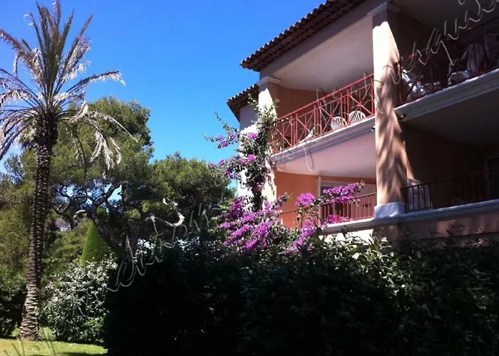 Apartment Hyeres, Magnifique Parc De La Presqu'ile Avec Piscine Et Face A Porquerolles ! Hyeres