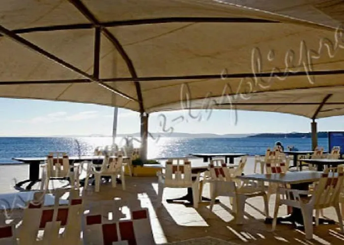 Hyeres, Magnifique Parc De La Presqu'ile Avec Piscine Et Face A Porquerolles ! Apartment *